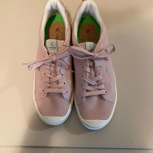 Cariuma Sneakers size 9